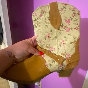 Size 12 Woman’s cowgirl boots. Real leather and never worn.